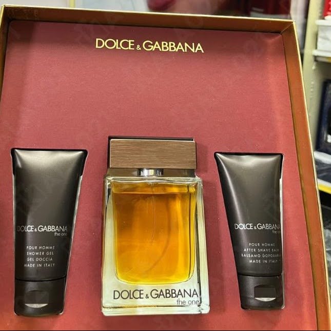 نمای نزدیک بطری Eau de Toilette The One Pour Homme